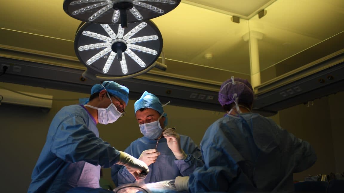 Florida surgeon charged with killing man after removing liver instead of spleen