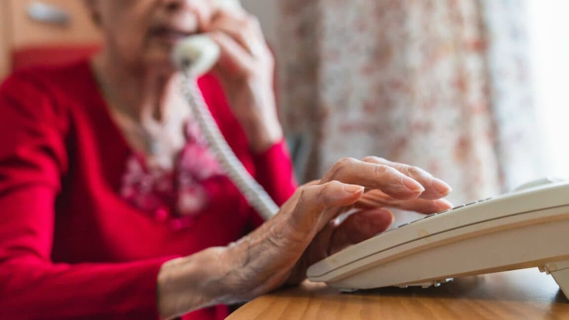 AT&T Accused of Dishonesty in Bidding Process for Retired Network Shutdown