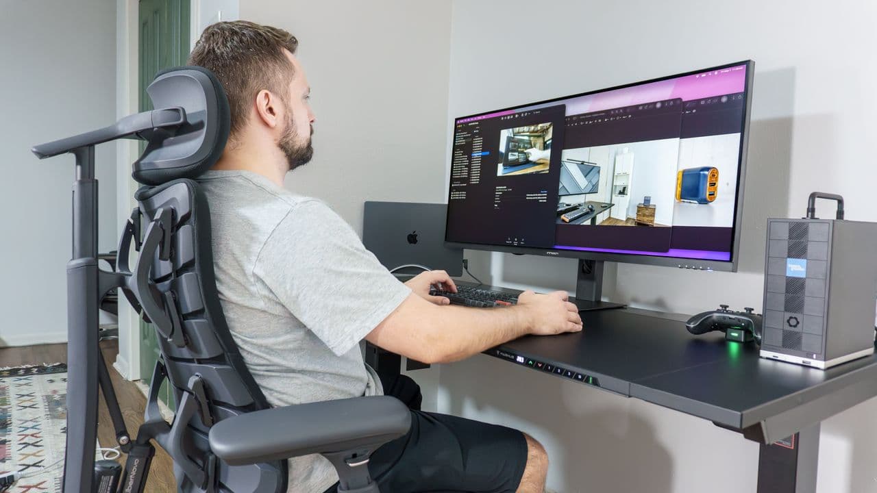 I ditched my dual-monitor setup for a single 40-inch ultrawide — and two screens aren’t better than one
