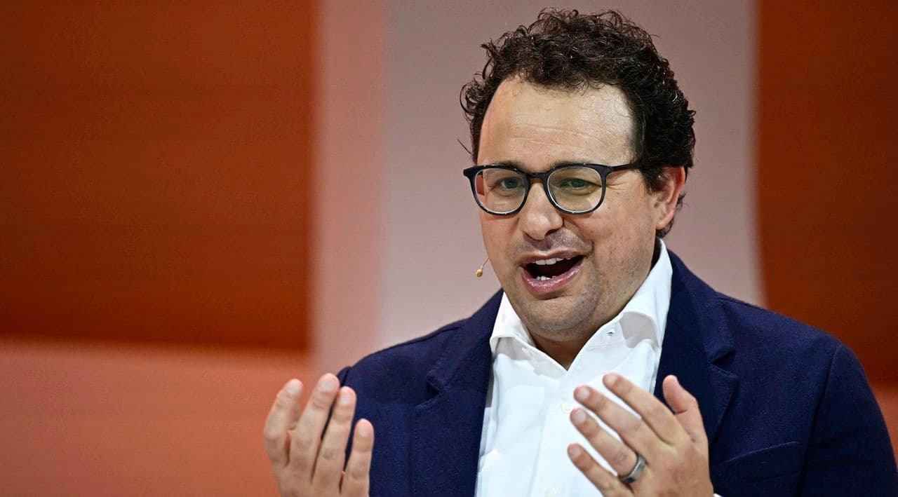 Anthropic will pay workers $85,000 to learn AI — and it reveals the next big AI job trend