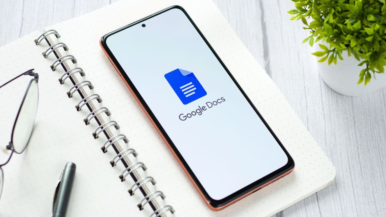 Master Google's "Docs Live" voice tool for flawless email dictation