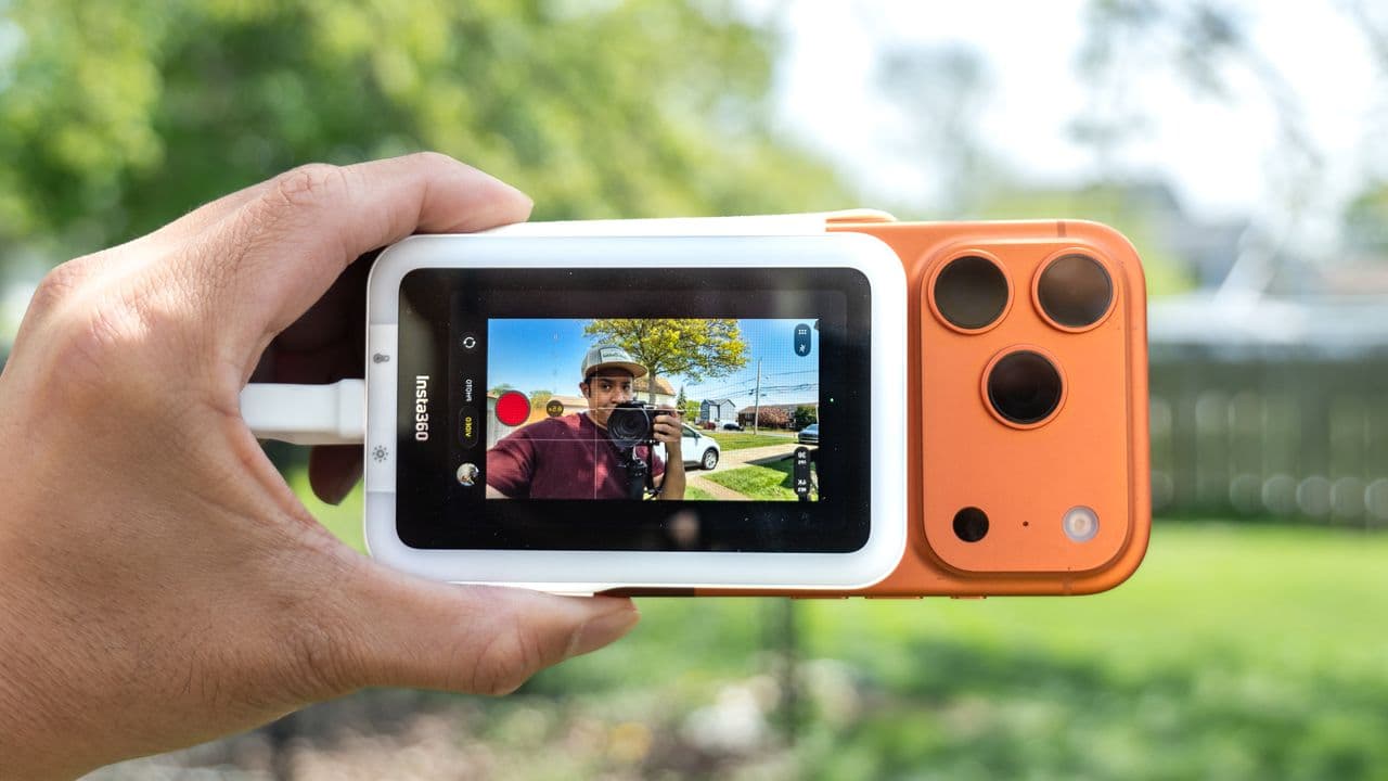 I tried the Insta360 Snap selfie screen on my iPhone 17 Pro — and it's a total game changer