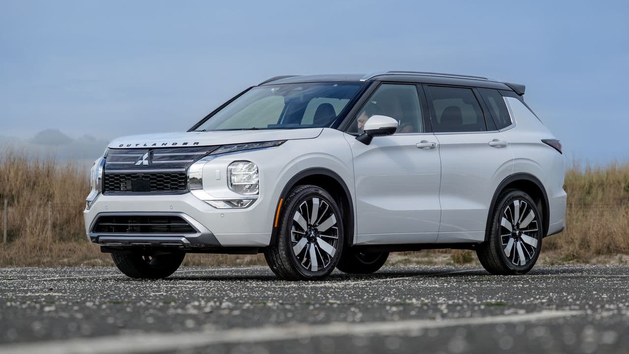 I drove the Mitsubishi Outlander for a week — and it’s the cheapest 3-row SUV I’ve tested all year