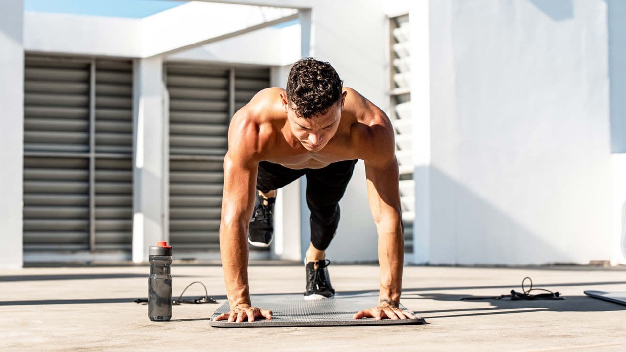 Revolutionizing Core Strength: A 3-Legged Plank-Tiger Curl Workout Breakthrough