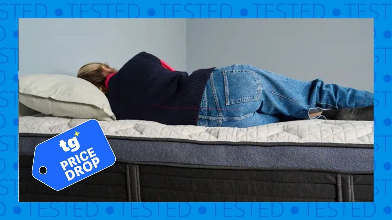 Grab $800 off the Helix Midnight Luxe luxury hybrid mattress today!