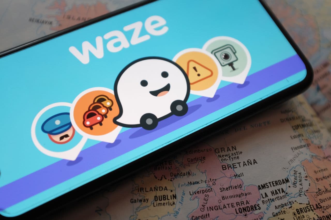 Traffic lights are coming to Waze — but they don't seem to be visible to everyone