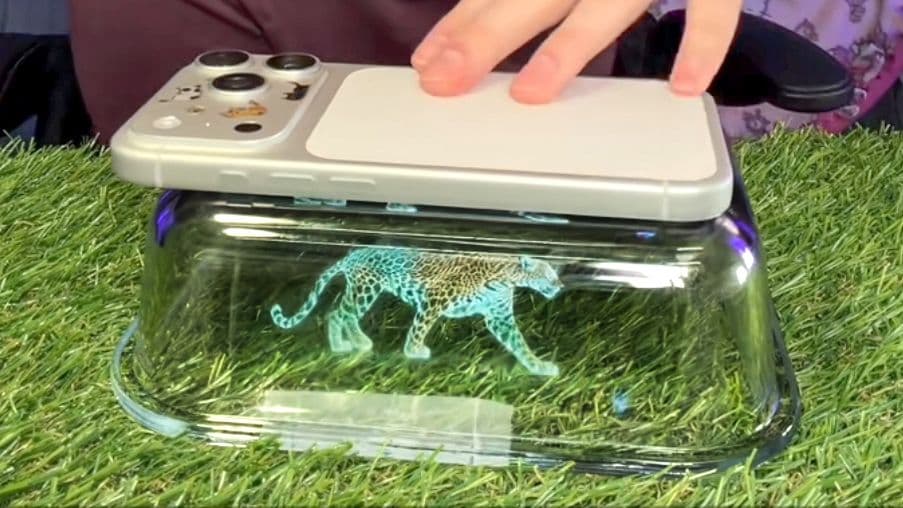 I tried the viral TikTok hack that turns your phone into a 3D hologram — here's how to do it yourself