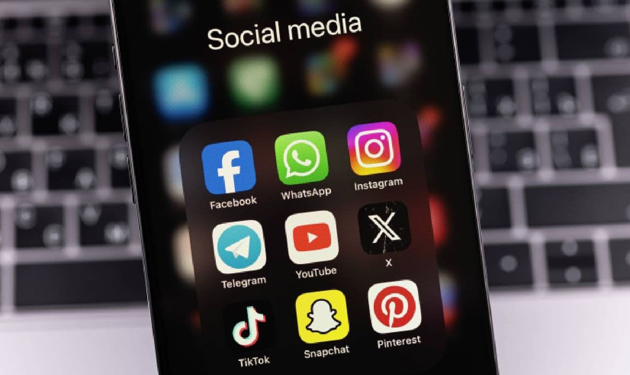 Instagram's "Instants" Feature Sparks Irritation, Here's How to Turn It Off