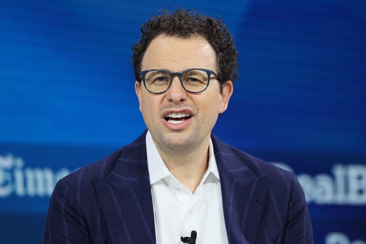 Anthropic Steals IPO Show, Overtaking OpenAI in High-Stakes Debut