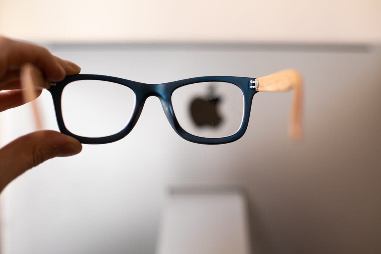 Apple to Launch Smart Glasses by Late 2027, Targeting Meta's Privacy Issues