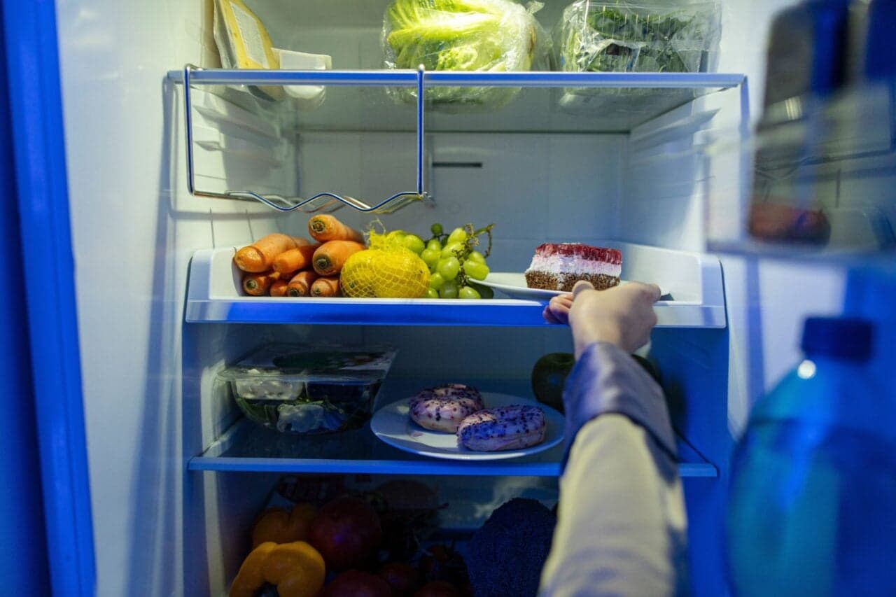 Your Late Night Snacking Isn’t Doing Your Gut Any Favors, Study Finds