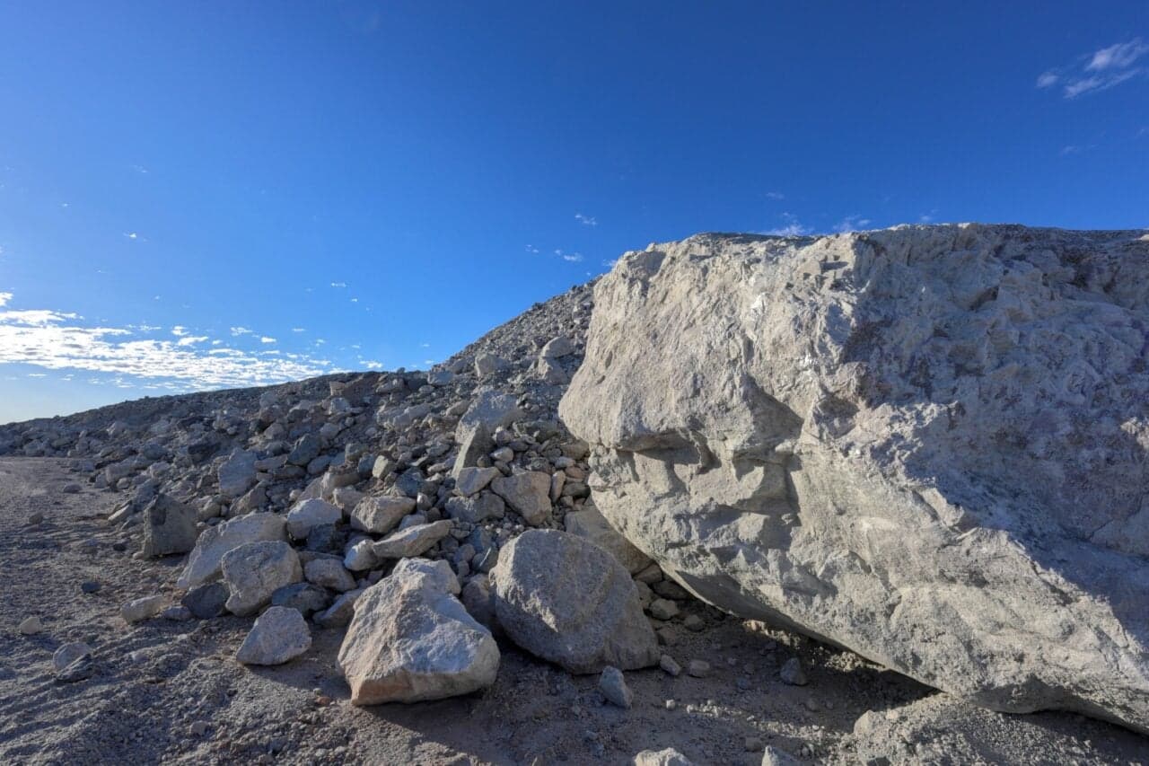 MIT researchers discover eco-friendly method to extract lithium from rocks