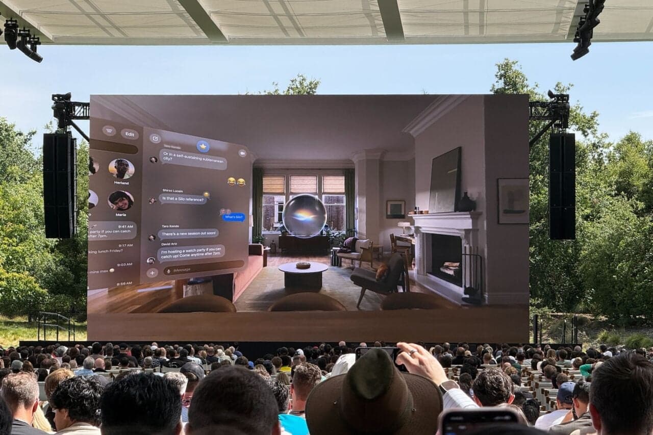 Apple’s Vision Pro Will Stick AI Siri Right in Your Face