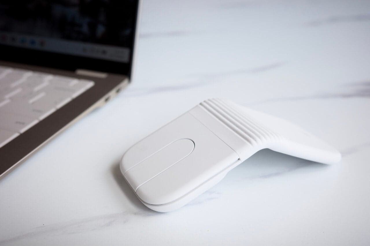 Logitech’s Folding Travel Mouse Fails at the One Thing That Matters Most