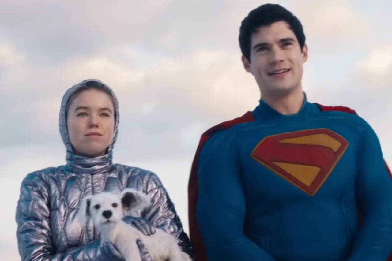 DC's Female Icon Flies into Spotlight in Adorable Supergirl Promo