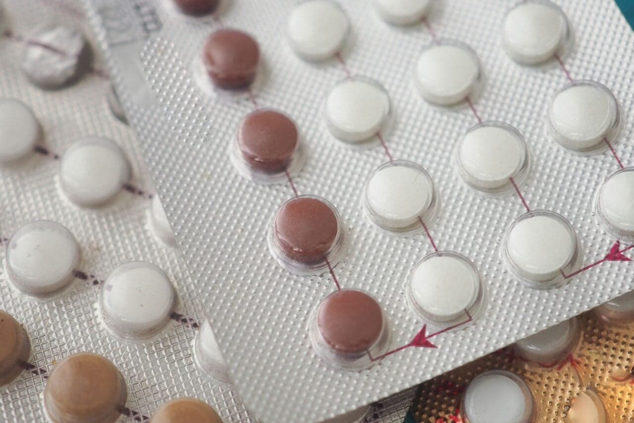 Researchers Uncover Unexpected Connection Between Birth Control Pills and Emotional Eating