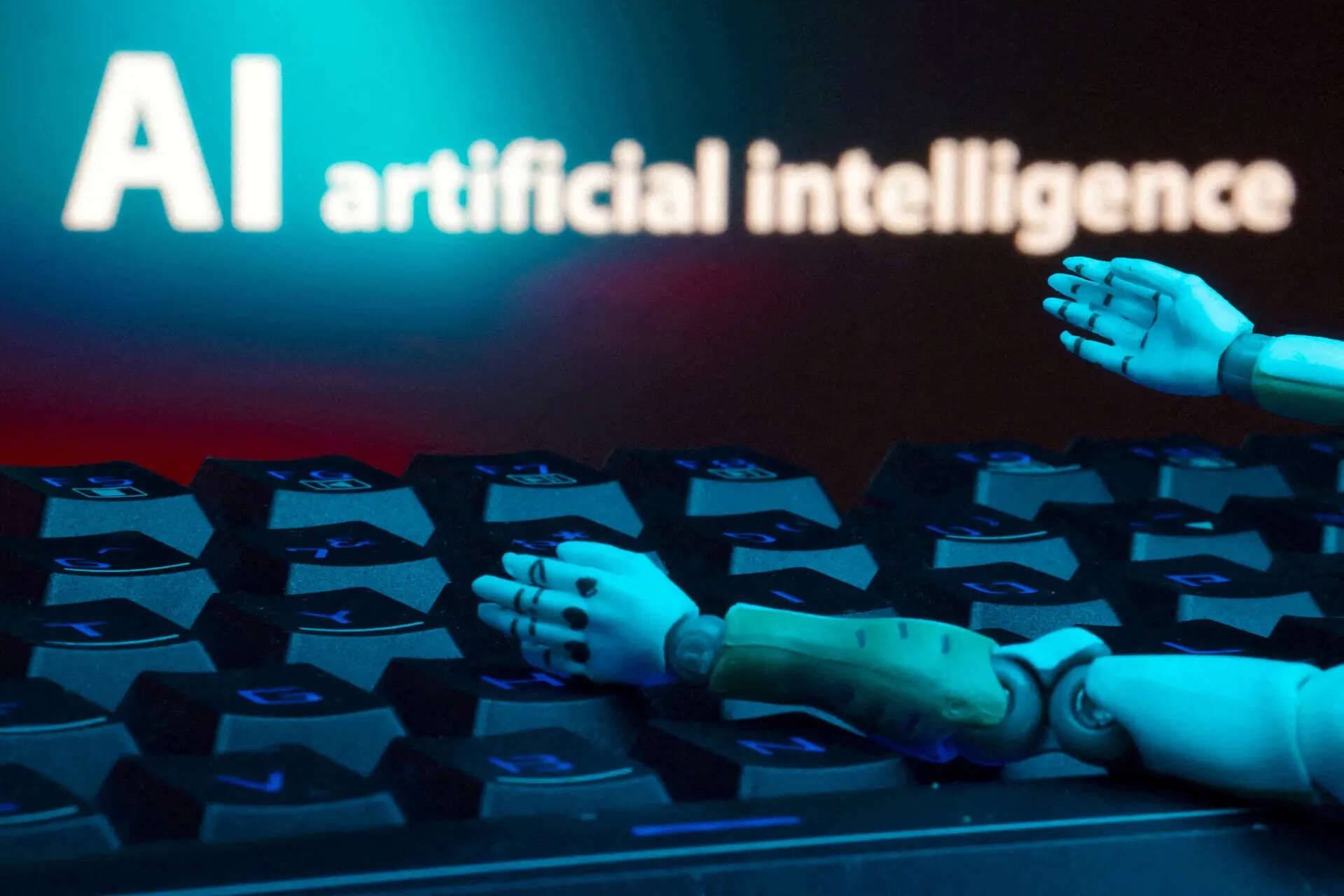 Lloyds pilots AI investment guidance tool as UK regulator studies impact