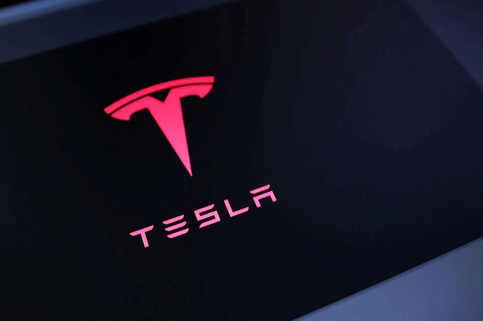 Tesla's $25 billion spending plan tests investor faith in unproven AI bets