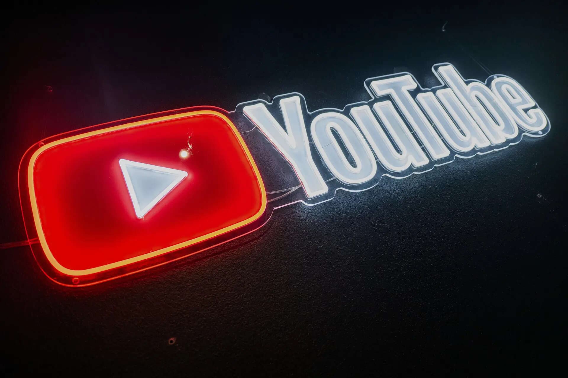 YouTube offers deepfake detection to Hollywood
