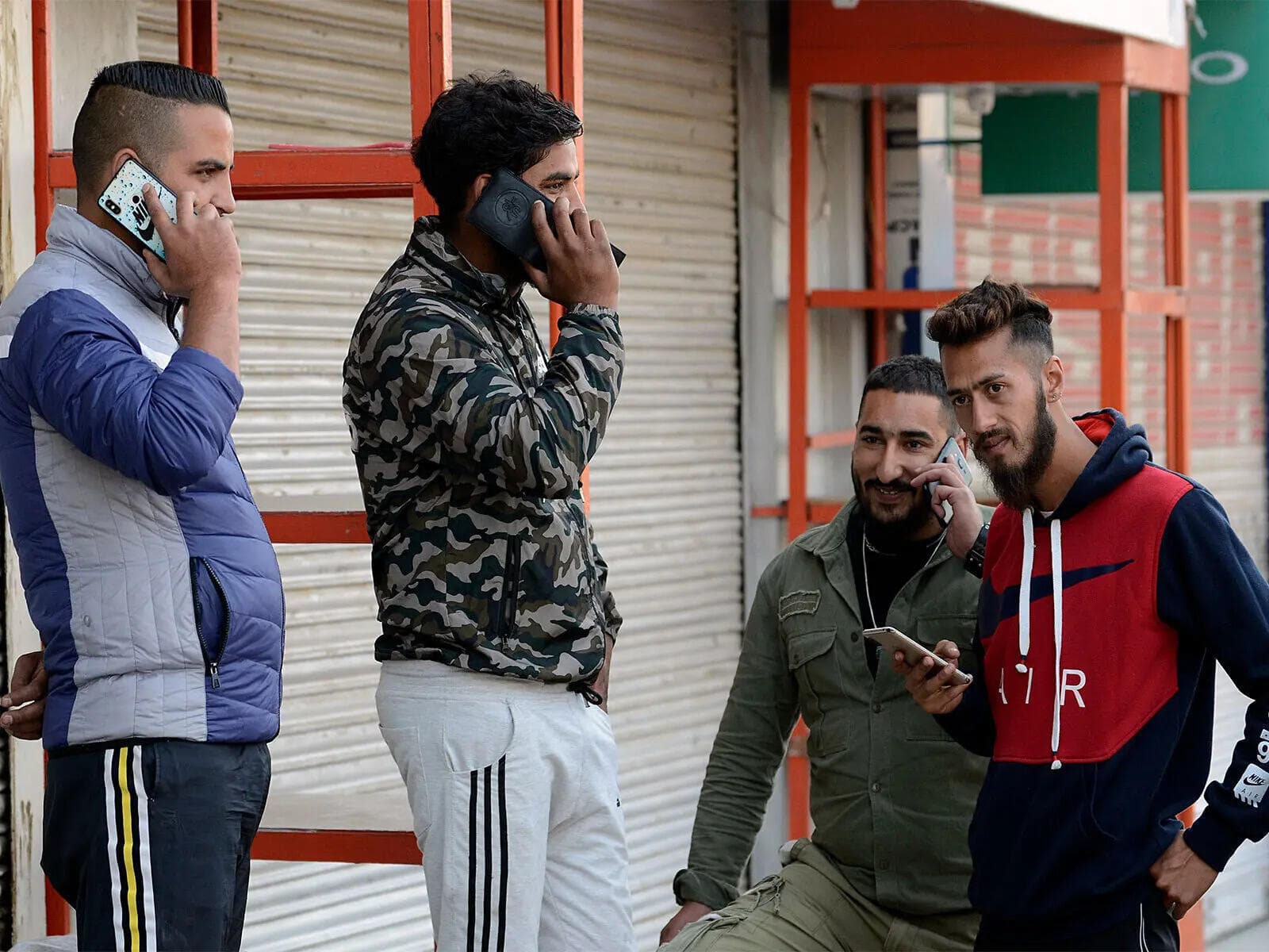 Samsung, Apple outpace rivals as global memory chip crunch hits Chinese smartphone makers