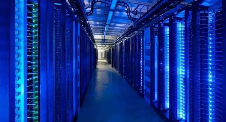 Electronic gear maker Amphenol forecasts upbeat quarterly results on AI data centre demand