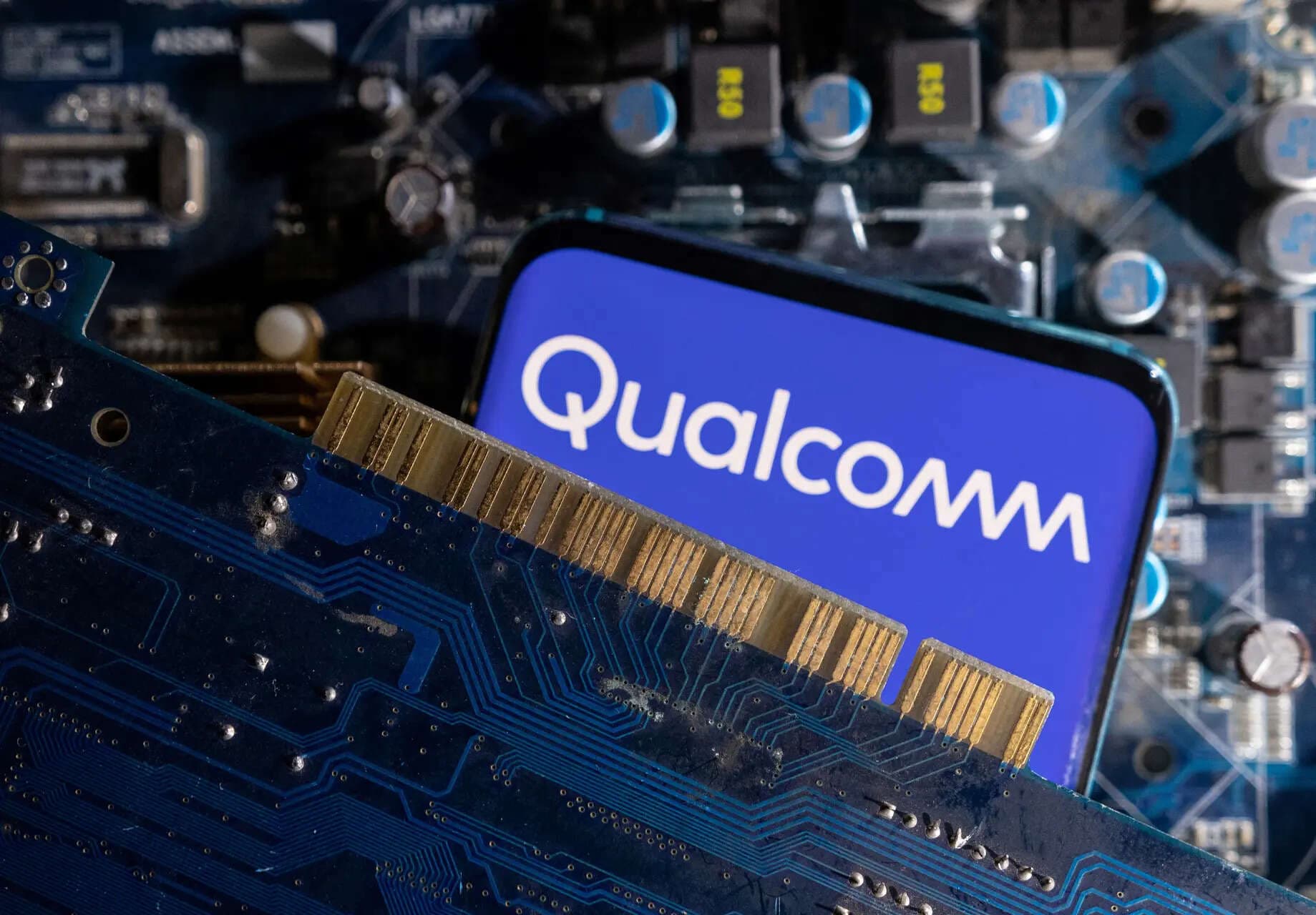 Qualcomm jumps as optimism on smartphones, AI chips outweigh dismal forecast