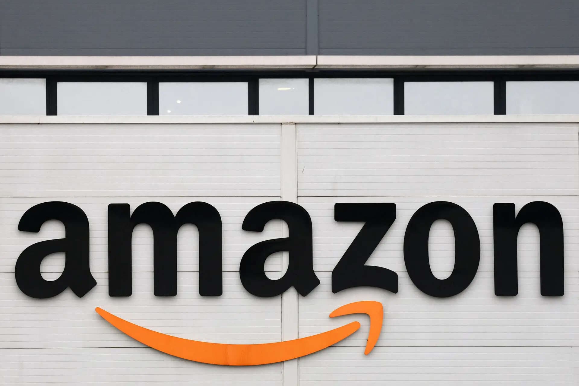 Amazon opens up its logistics network to other businesses