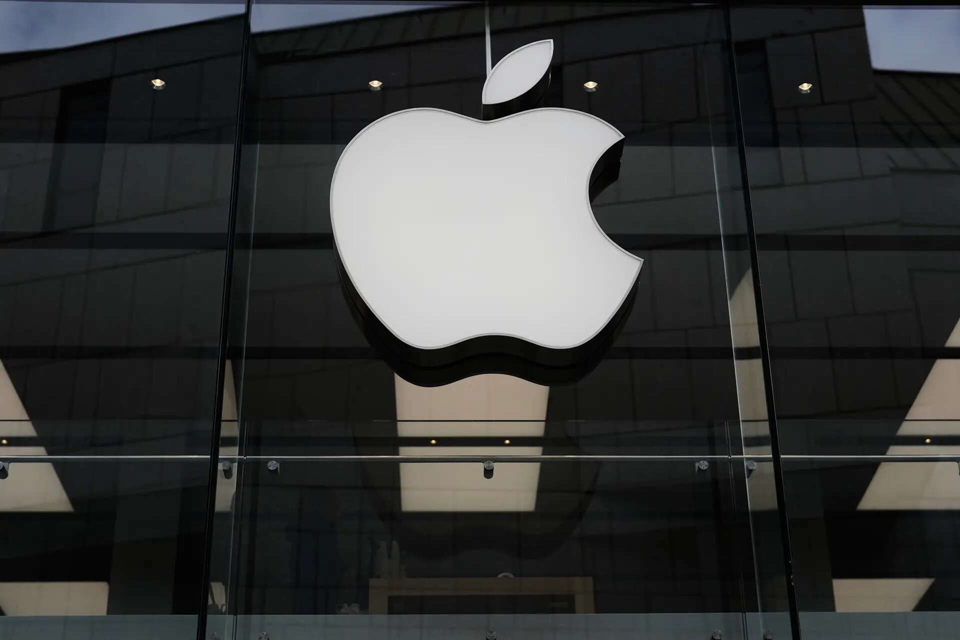 Apple explores using Intel, Samsung to build main device chips in the US: Report