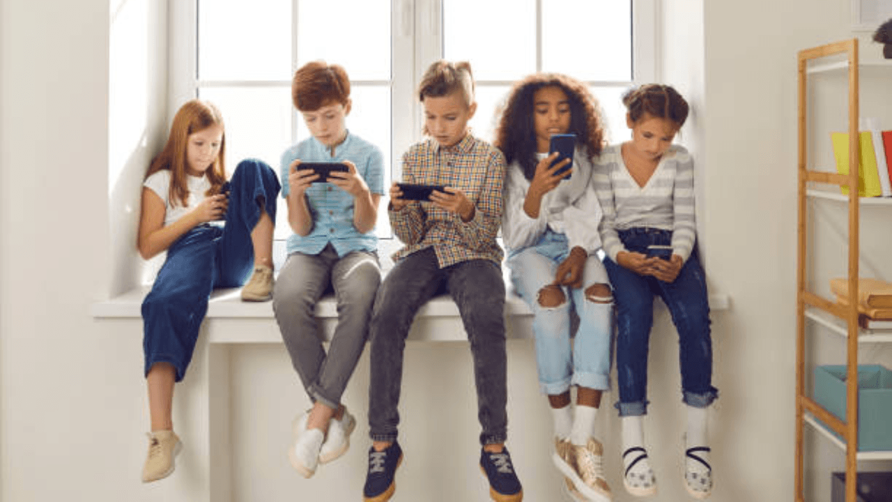 India to Follow Global Trend, Weighing Social Media for Young Indians