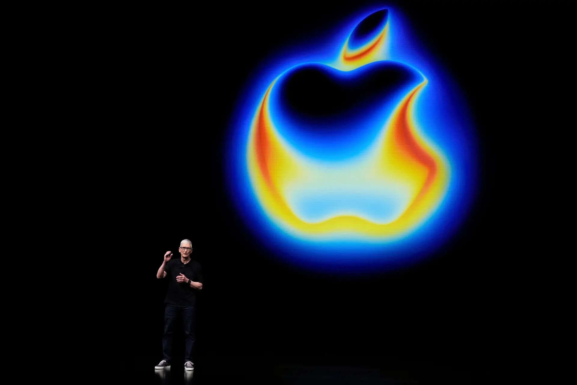 Tim Cook's last WWDC keynote highlights Siri AI and Google collaboration