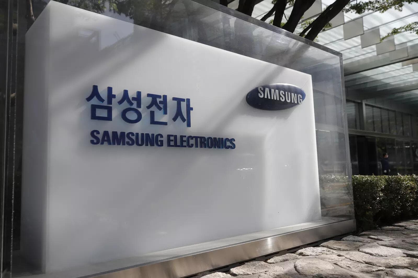 Samsung Electronics explores plans for new chip packaging facility in India
