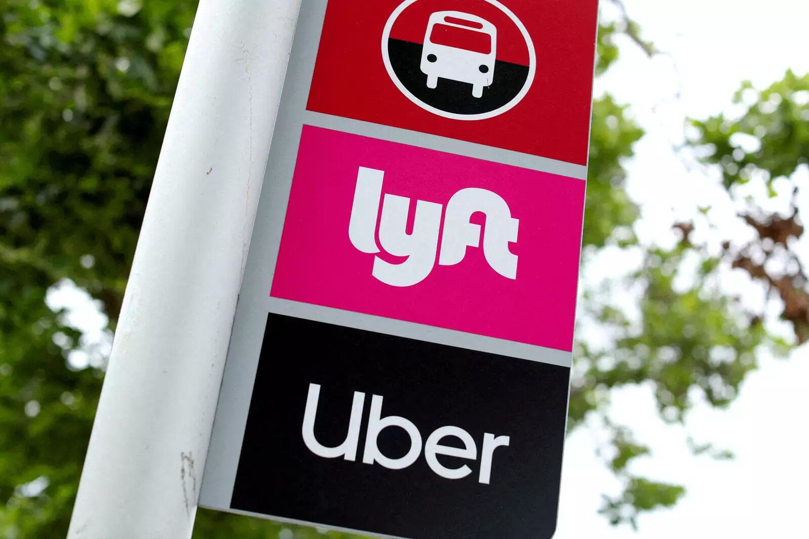 Indian Ride-Hailing Giants Challenge New Delhi's Driver Welfare Mandate