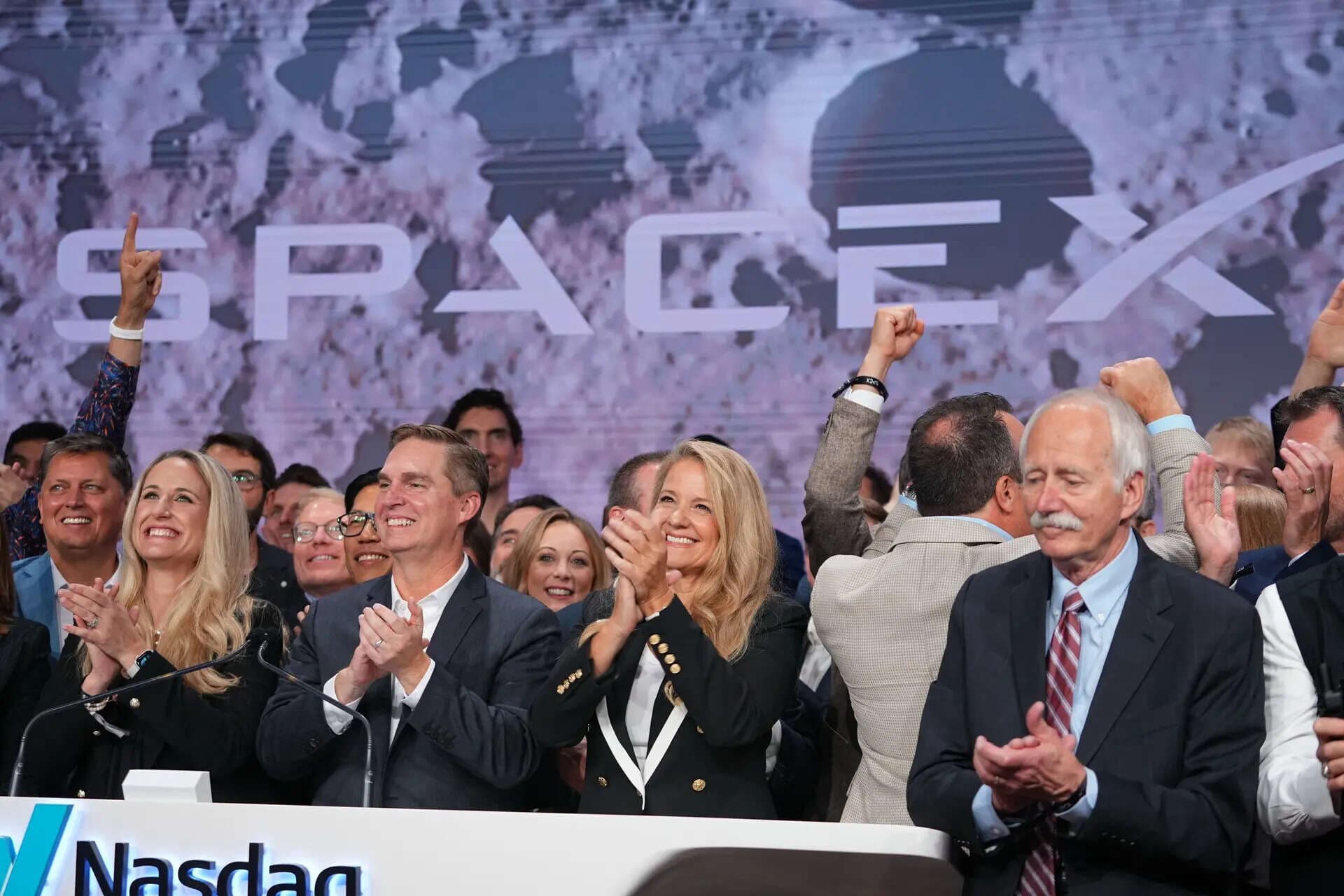 How Musk's tactics left investors clamoring for SpaceX stock and ignoring risks