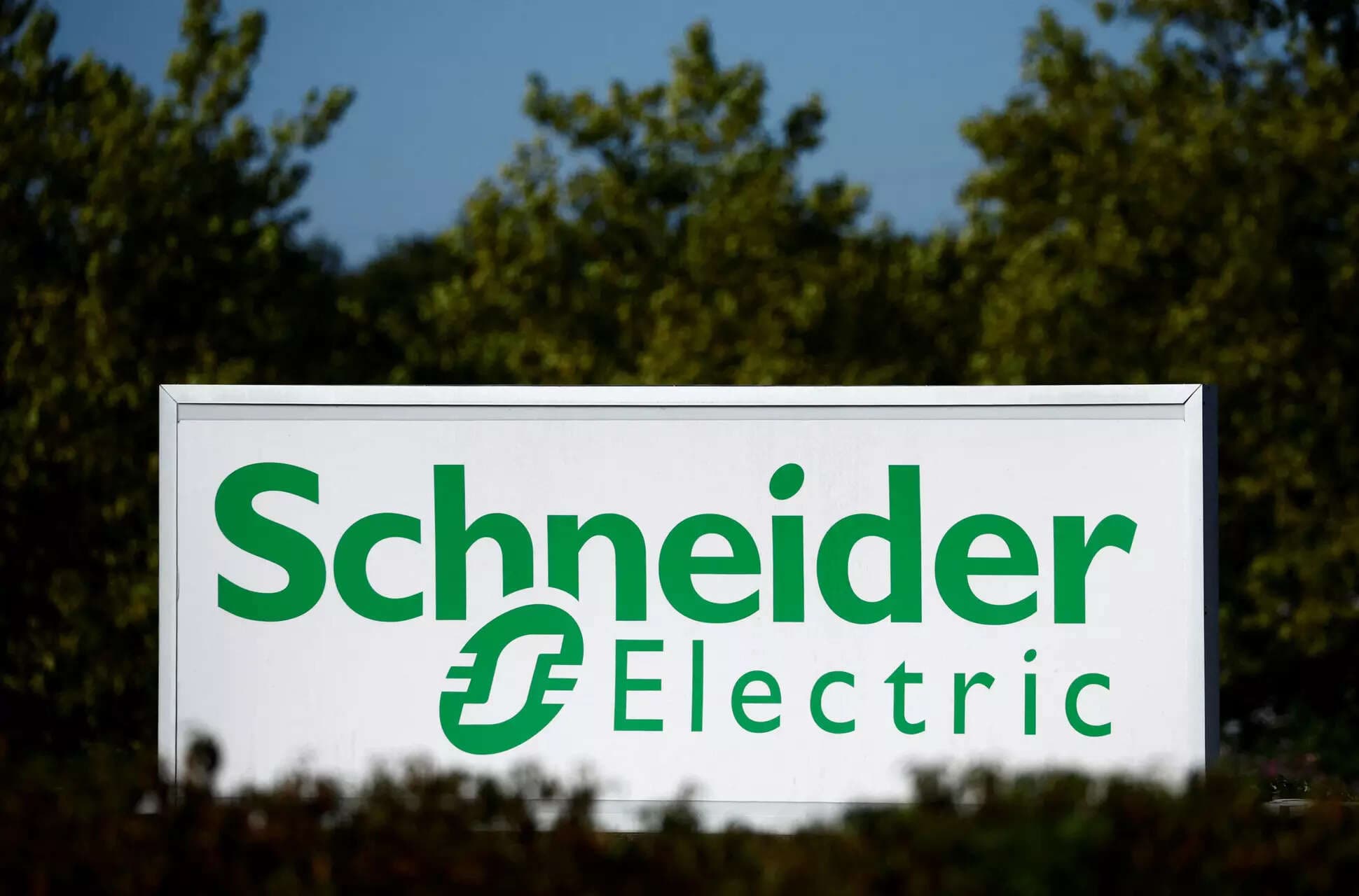Schneider Electric teams up with Foxconn for AI data center solutions