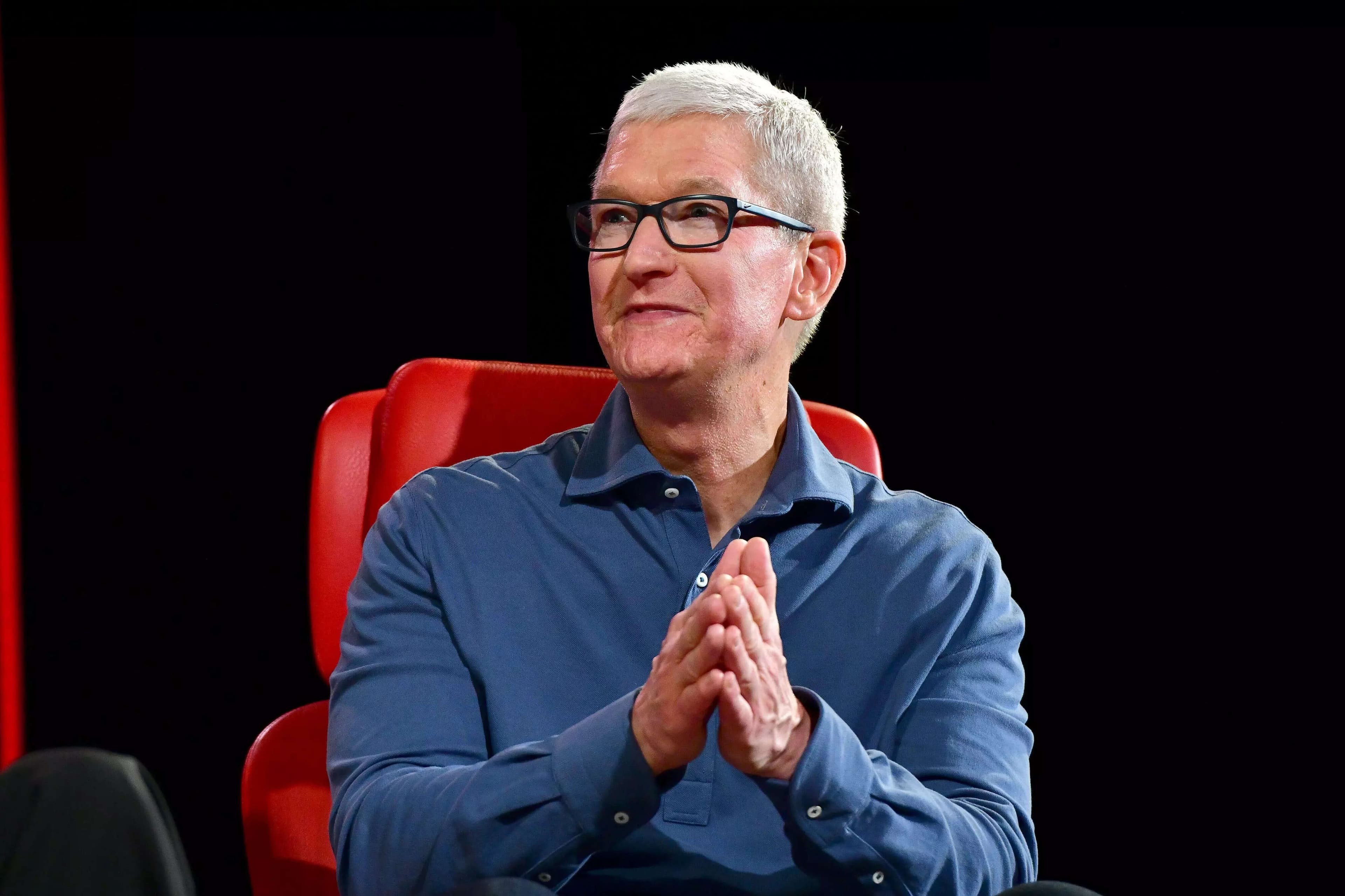 AI Surge Leads Apple CEO Tim Cook to Predict Price Hikes