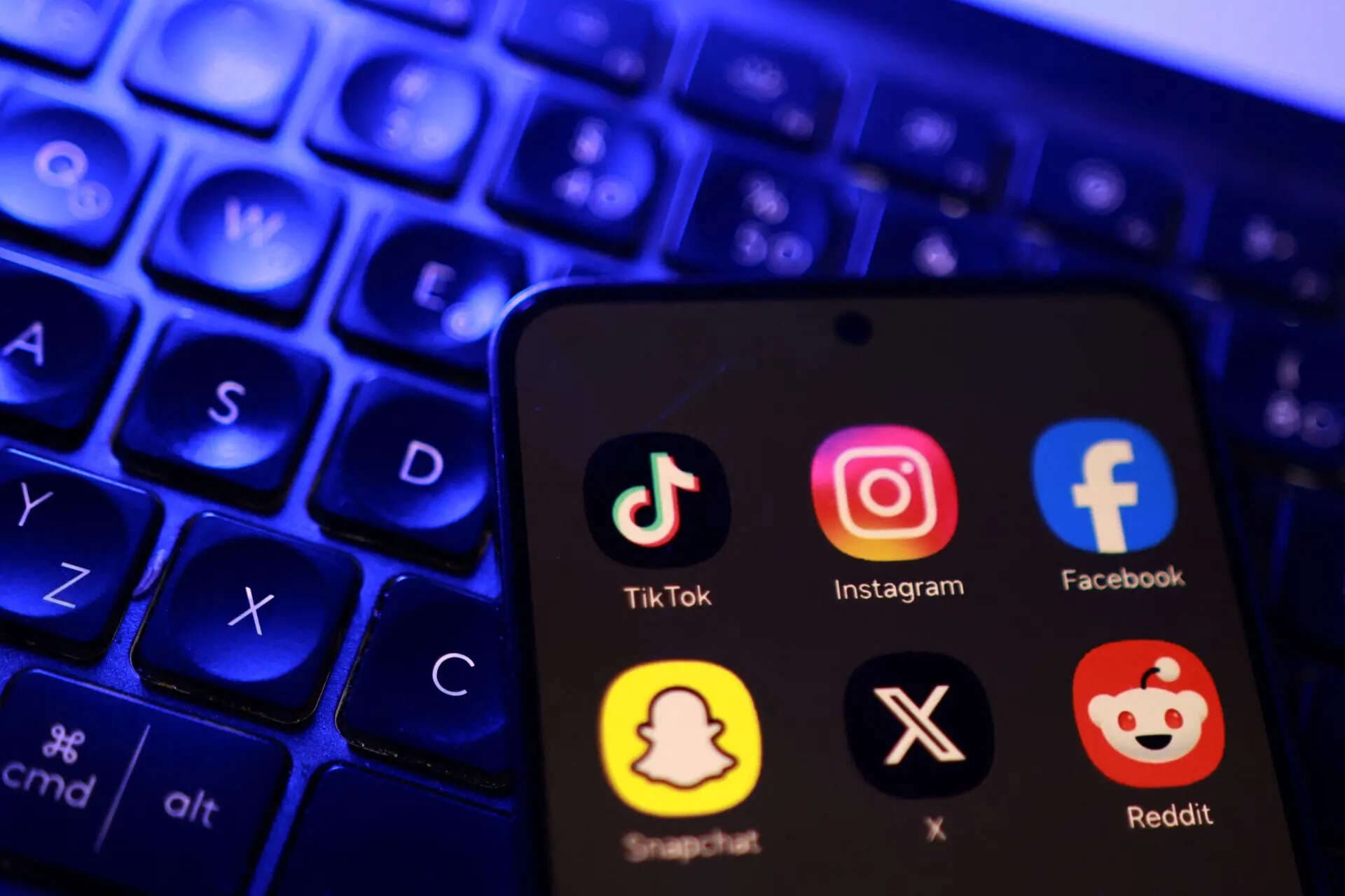 Research shows minimal effects of Australia's teen social media restrictions