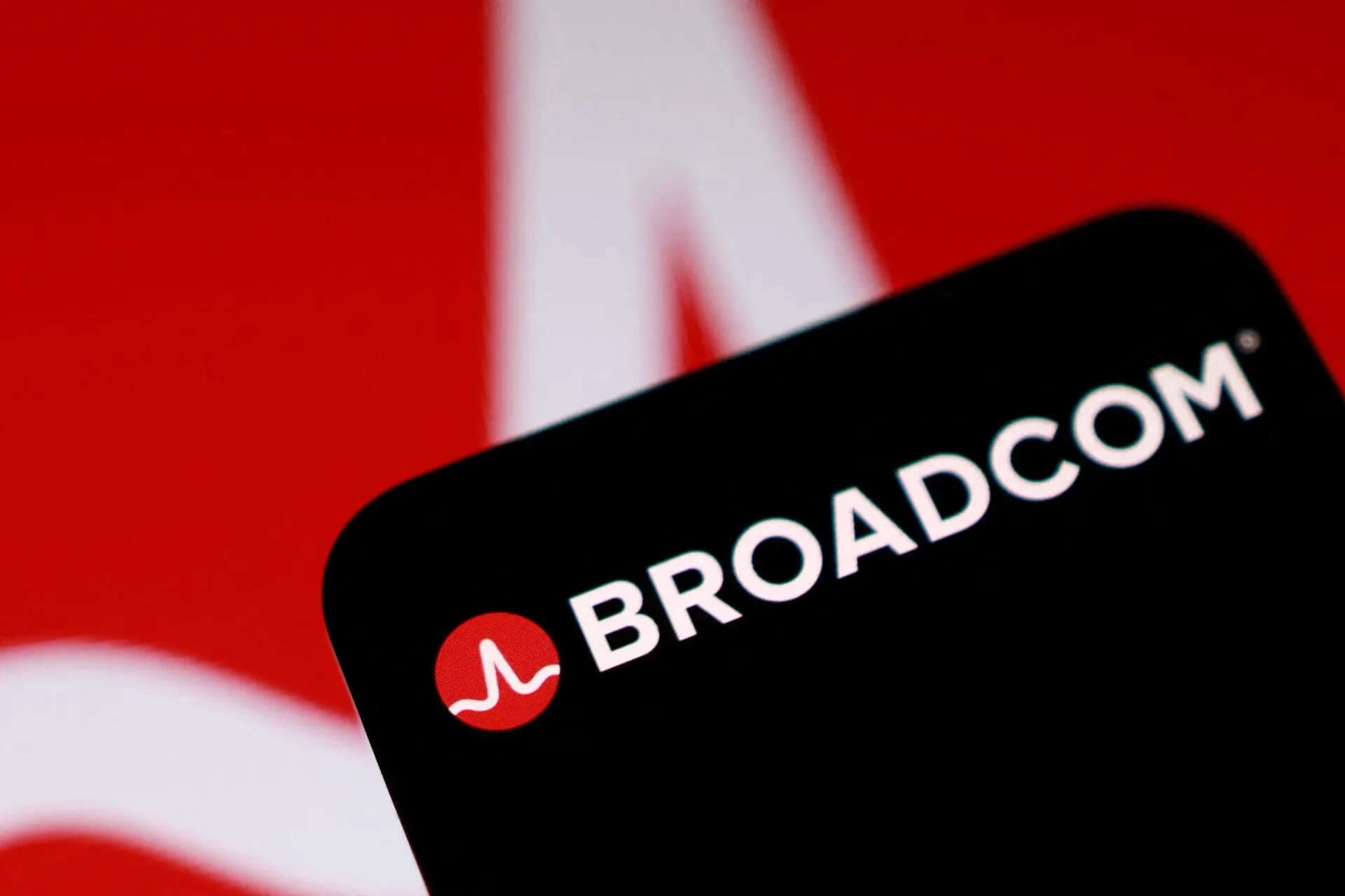 Apple and Broadcom Lock in Chip Supply Pact Until 2031