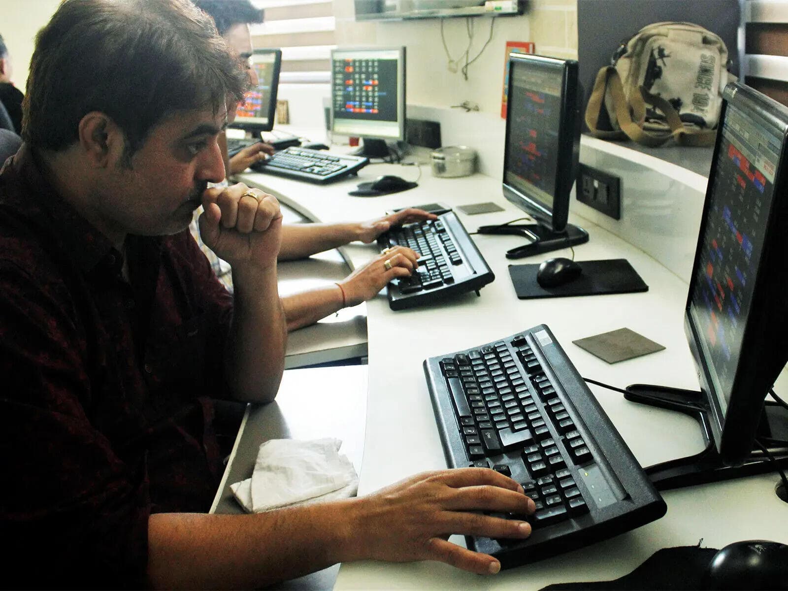 Indian Workplaces Lagging Behind Employees in AI Adoption Haste