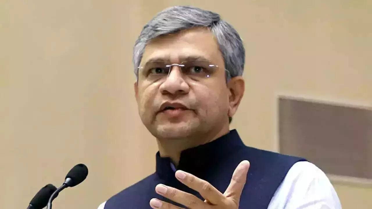 Cabinet Greenlights Massive Rs 62,500 Crore Mobile Handset PLI Scheme Revamp