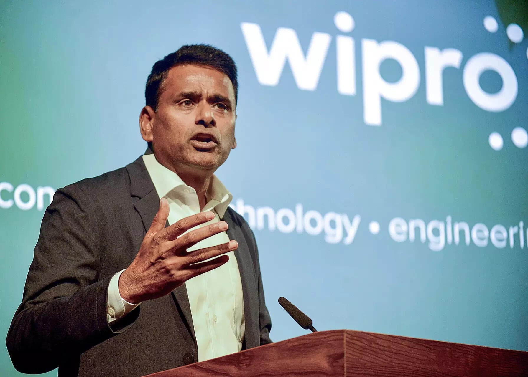 Wipro's Revenue Growth Slumps Amidst UPI Merchant Fee Reversal