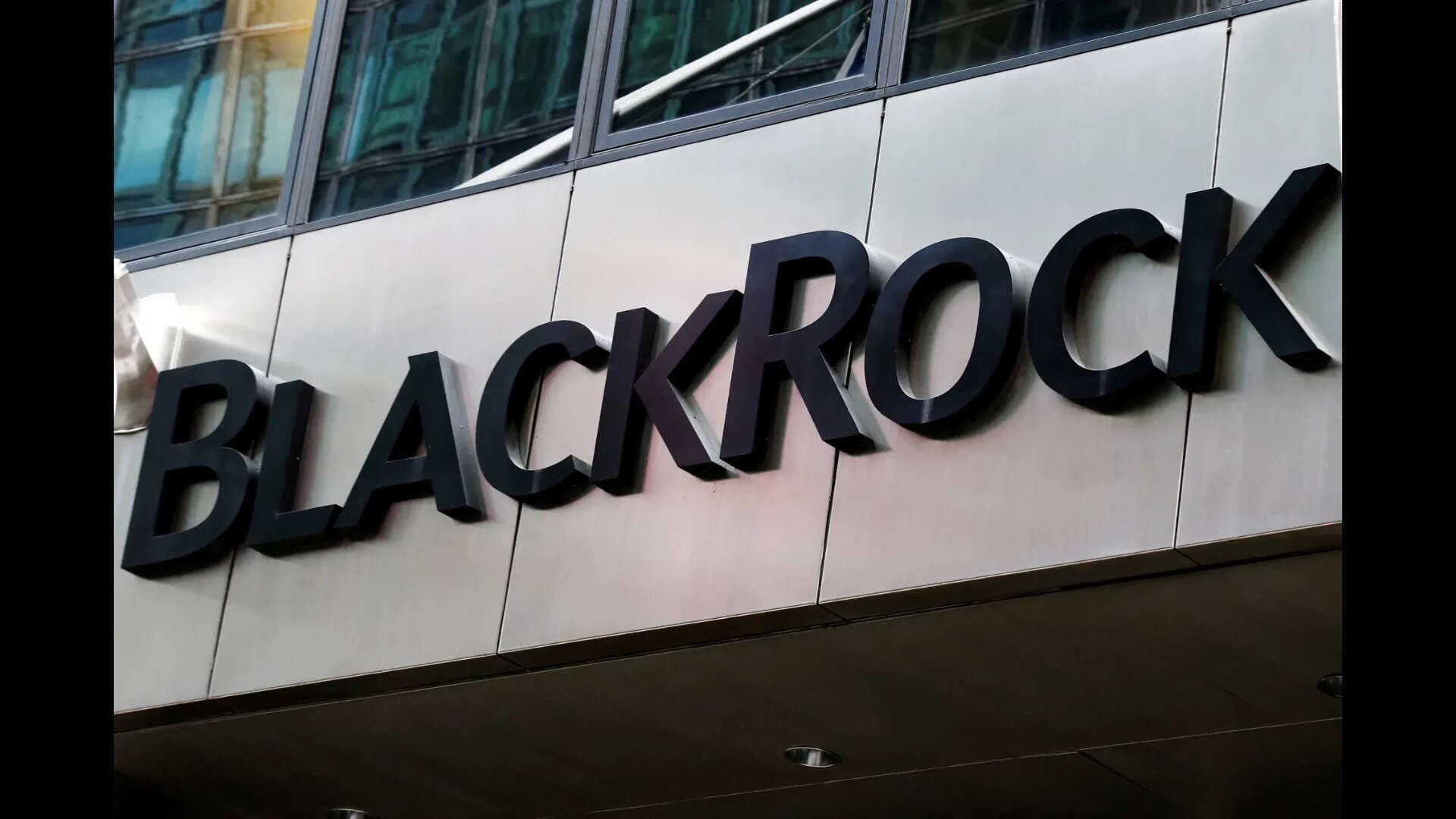 BlackRock-Backed Fund Invests $5 Billion in India's Data Centers
