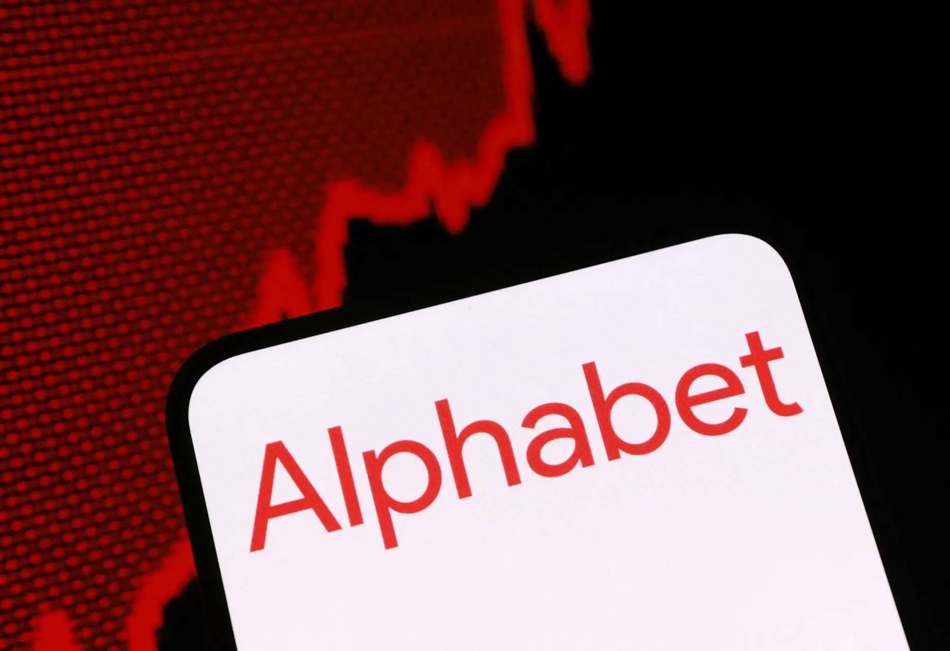 AI Spending Surge Sparks Concerns Over Big Tech's Cash Flow
