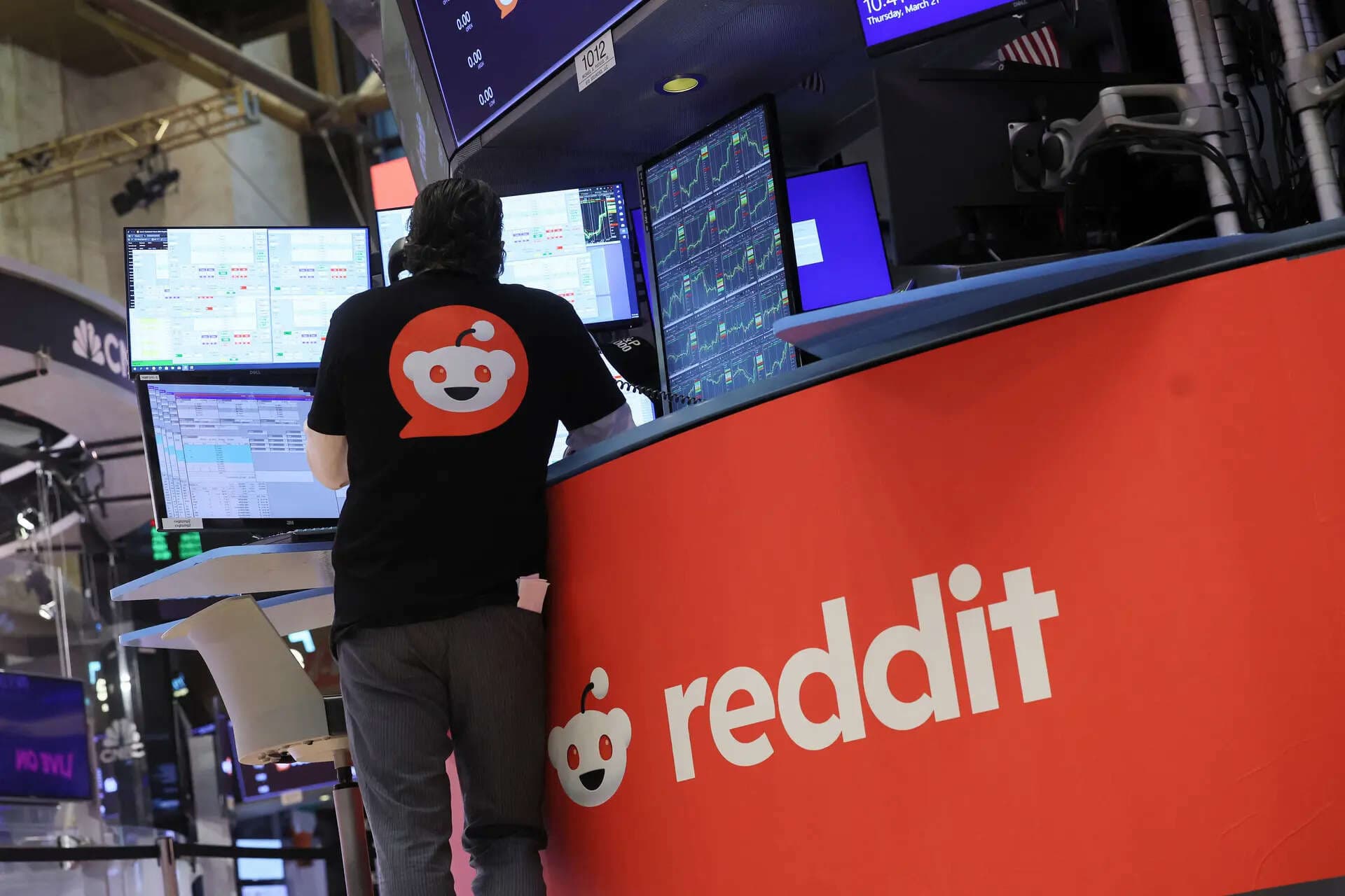 Reddit Cracks Down on Insecure Search Traffic Amid Slowing US Growth