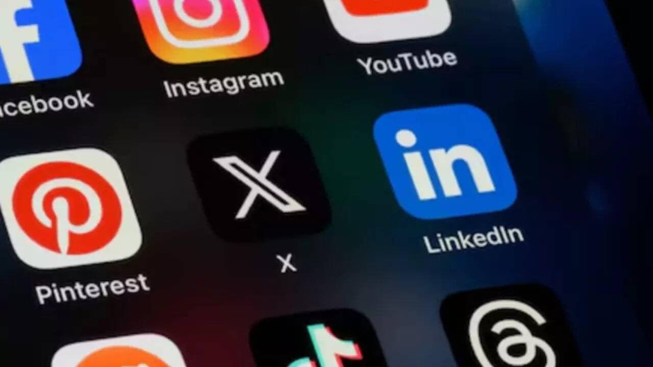 India-Australia Comparison: Teen Social Media Habits Defy Age Restrictions