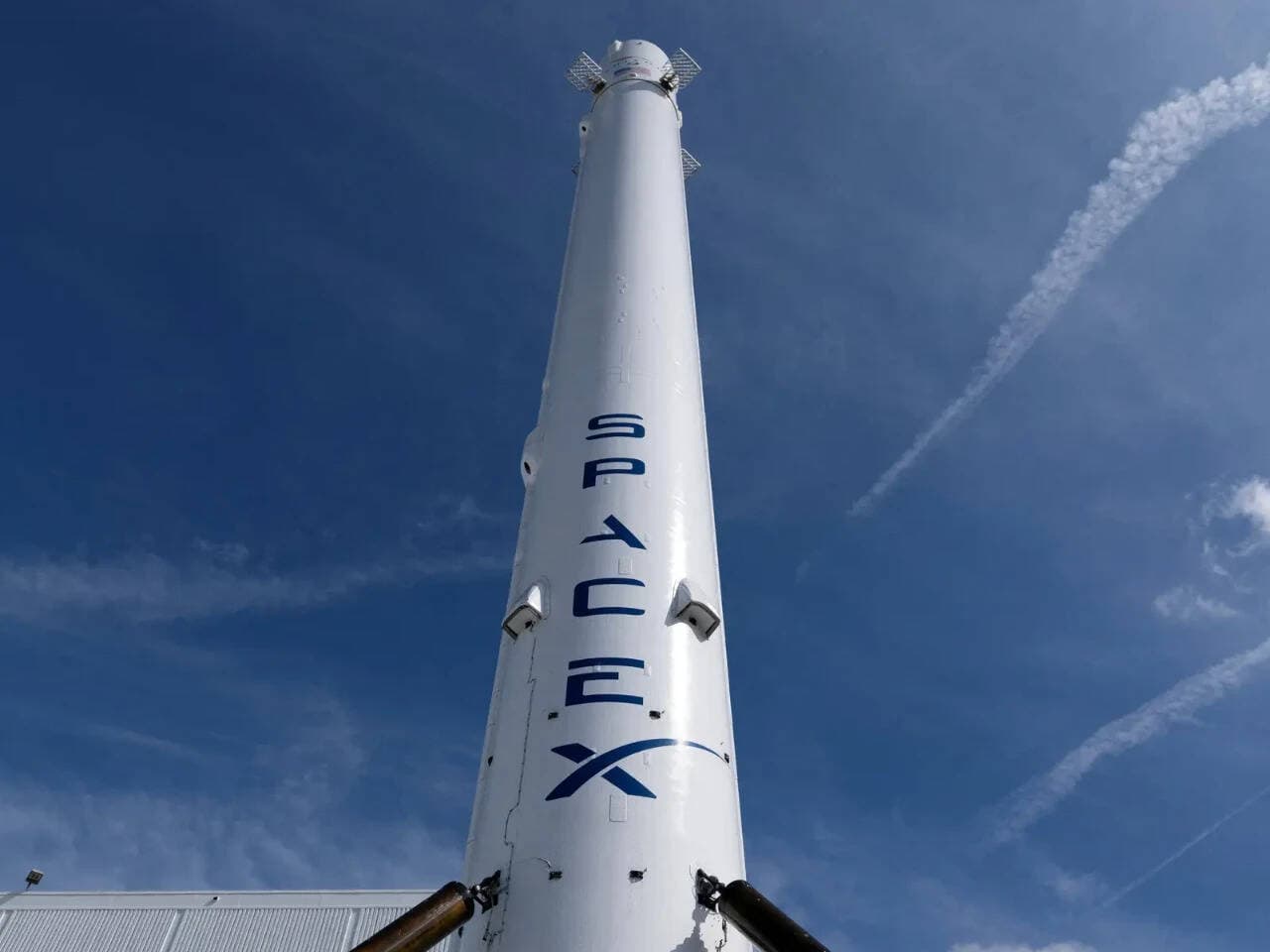 SpaceX Faces Unconventional Color Option as Investor Skepticism Heats Up