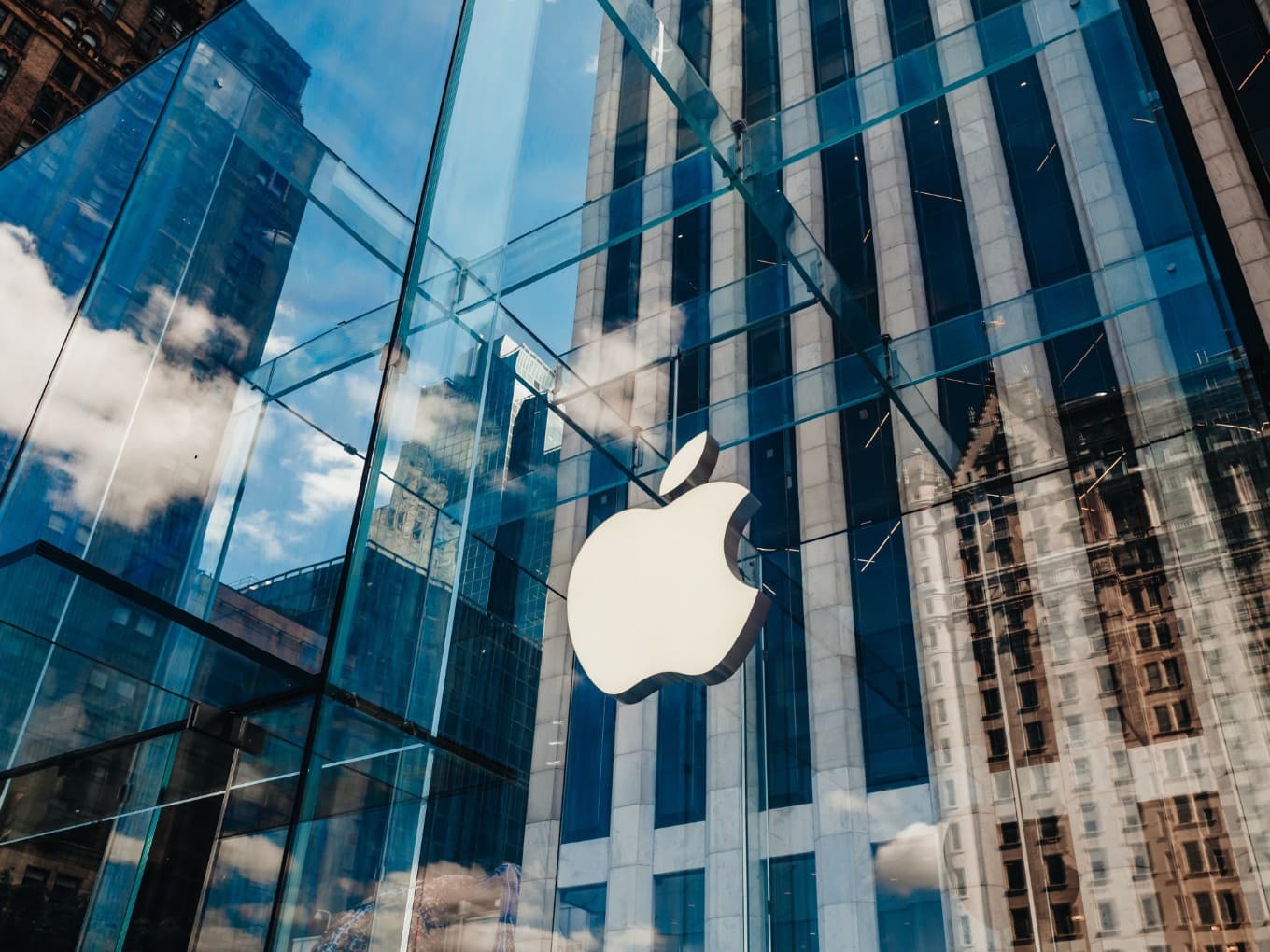 Apple Antitrust Case: iPhone Maker Urges Delhi HC To Stay CCI’s Final Hearing