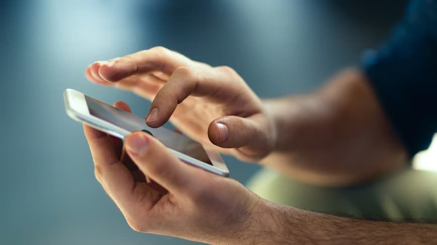 Memory Shift: AI-Driven Phones Dump Storage to Cloud Data Hubs