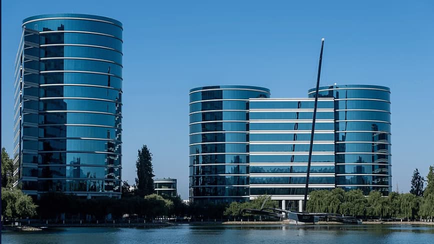 Wall Street says Oracle is a buy. The investors selling it can count to $300 billion.