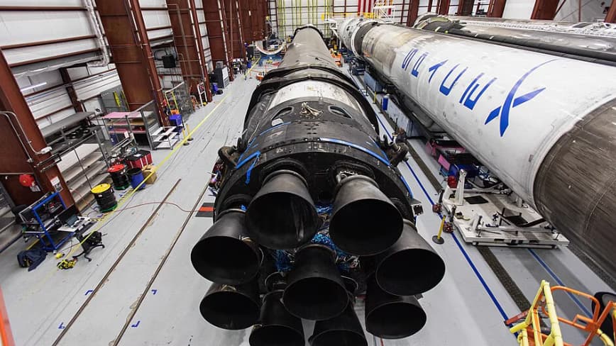 SpaceX launched Starship V3 three weeks before its IPO. The booster exploded.