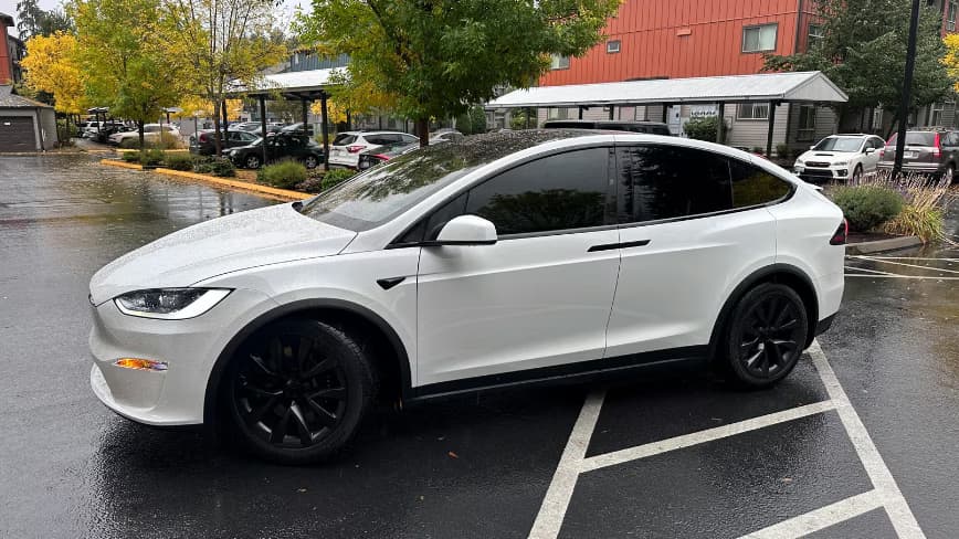 Tesla operates 42 robotaxis in Texas, while Waymo leads with 577.